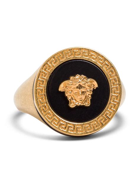 anello squadrato con medusa nero versace|Anello Medusa Versace in metallo .